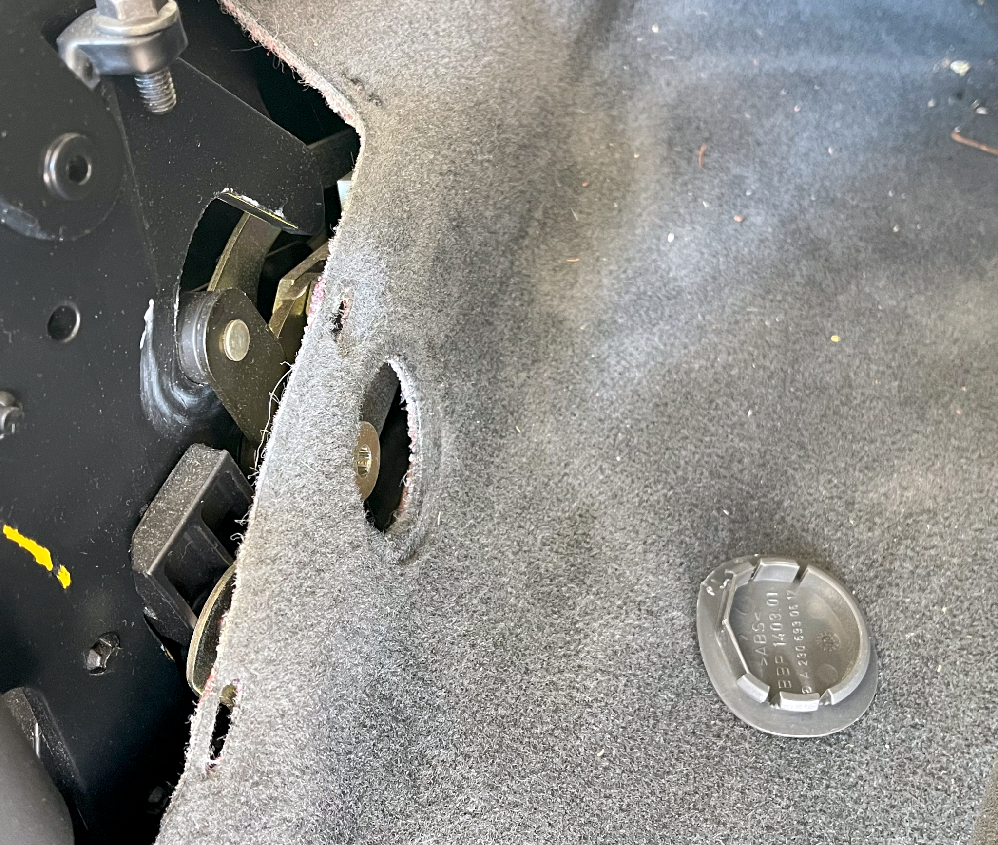 Trunk strut access hole