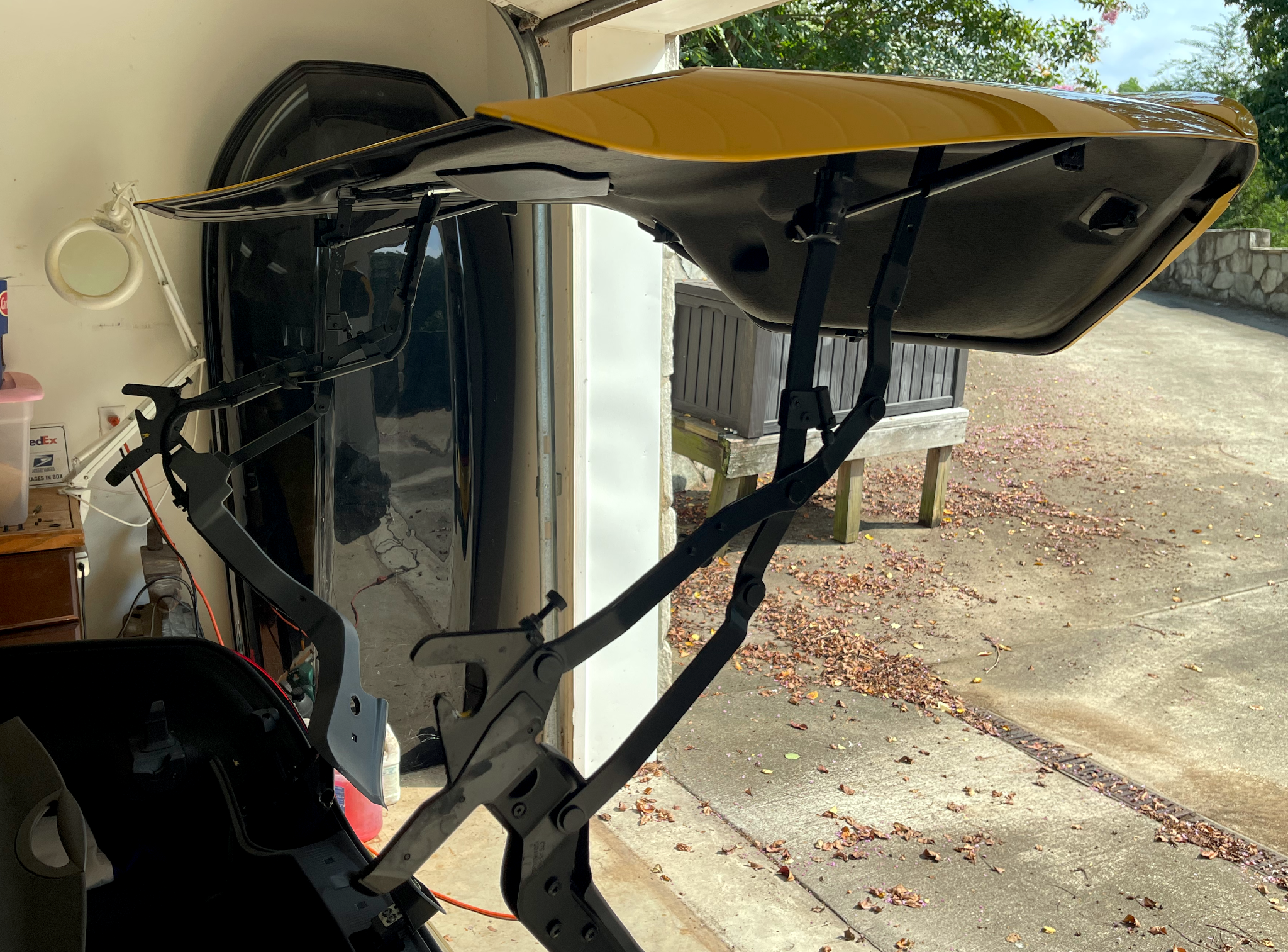 Trunk shown in service mode