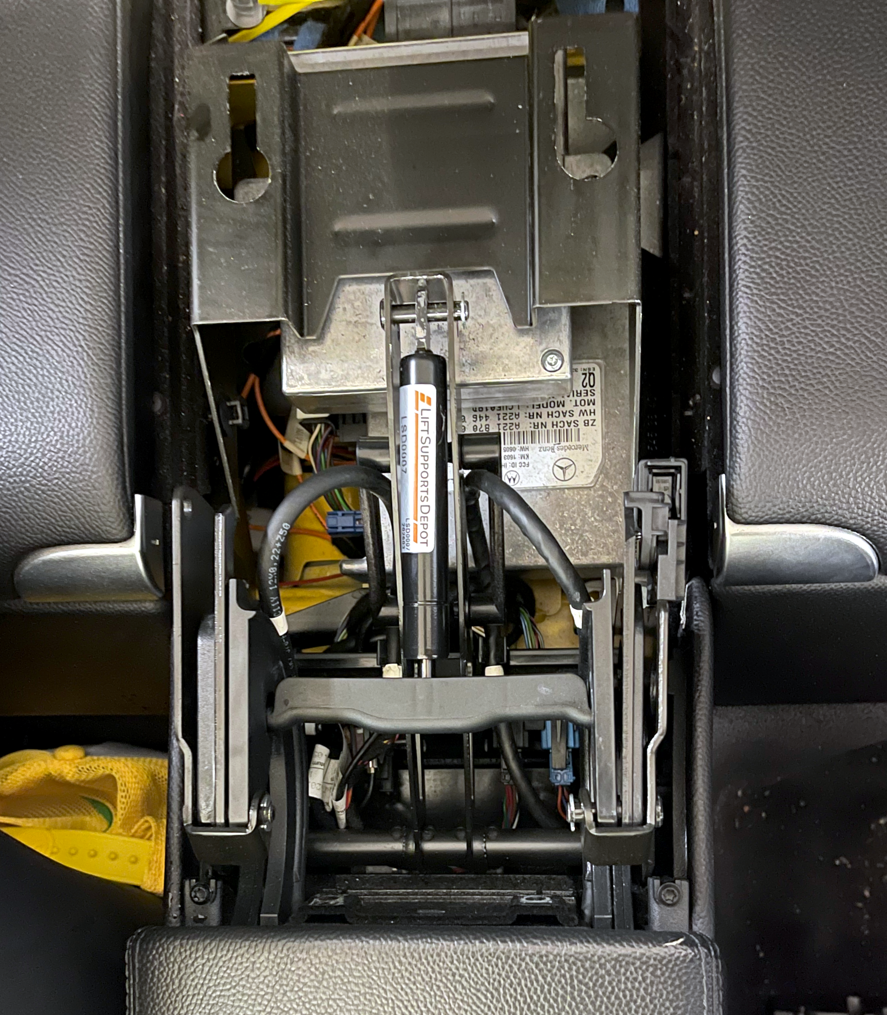 pic showing the new strut installed