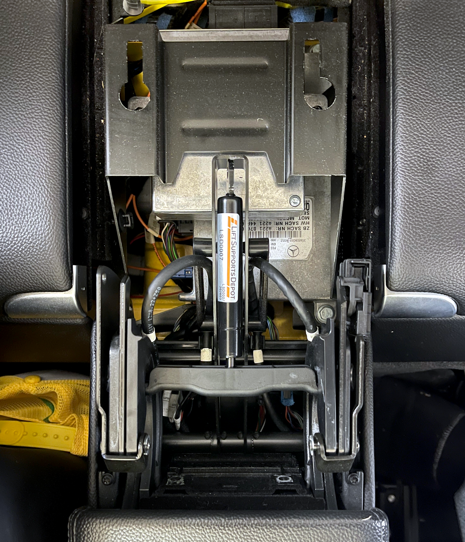 pic showing the new strut wedged in place
